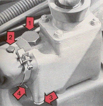 Volvo B10M Mk I gear lever carrier oil plug